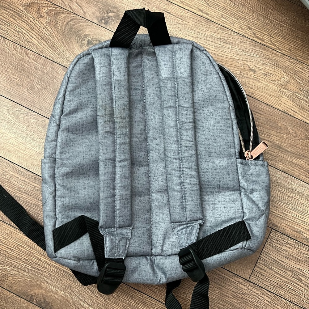 Puma Backback. Small/Medium size - Picture 2 of 3